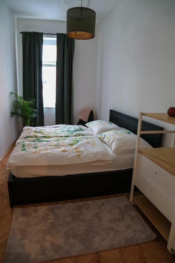 Lovely Apartment In The Heart Of Грац Екстериор снимка
