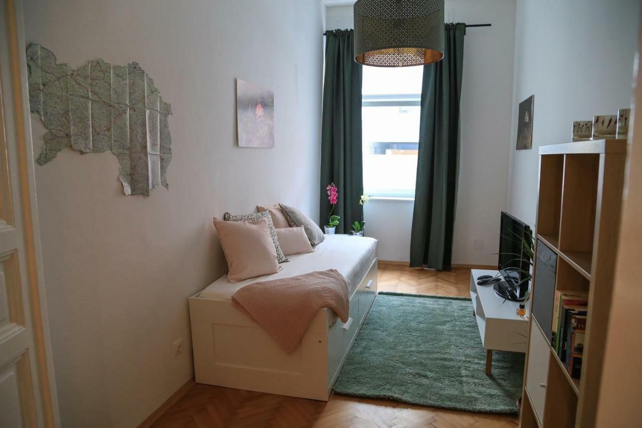 Lovely Apartment In The Heart Of Грац Екстериор снимка