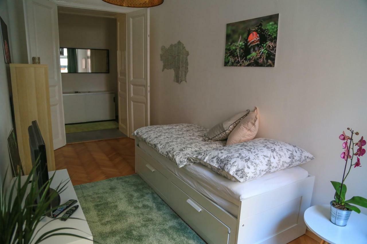 Lovely Apartment In The Heart Of Грац Екстериор снимка
