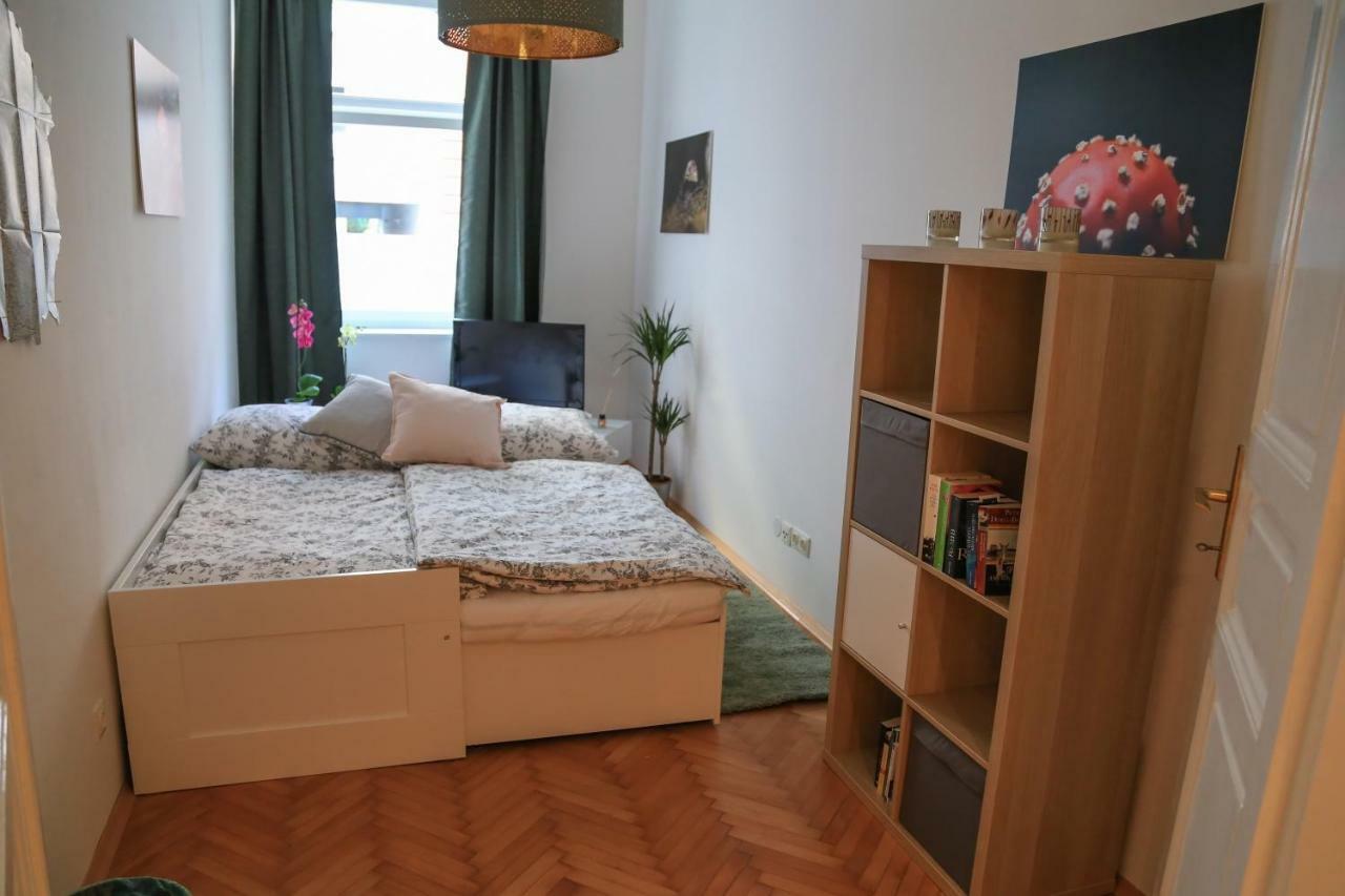 Lovely Apartment In The Heart Of Грац Екстериор снимка